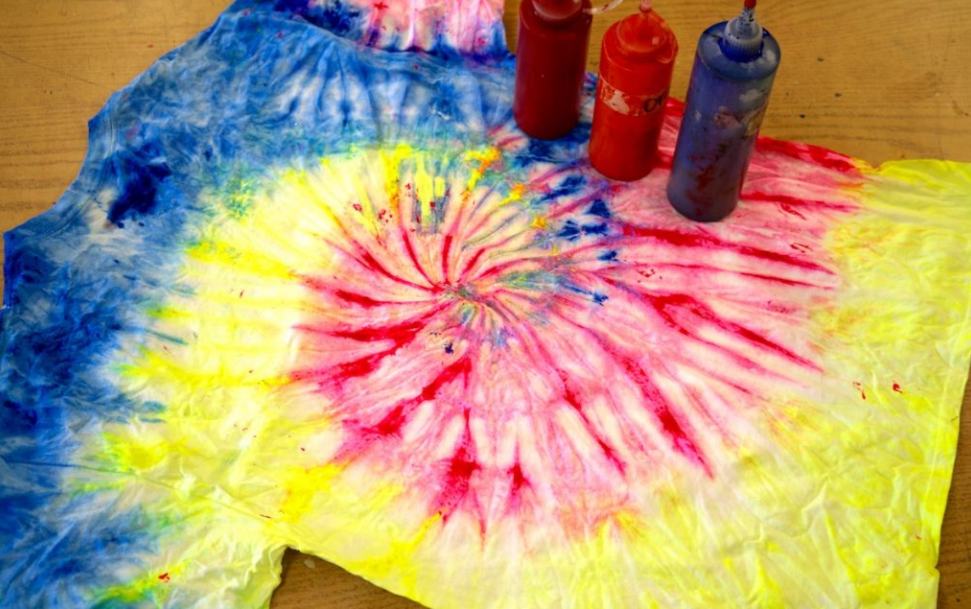 How to tie dye with acrylic paint